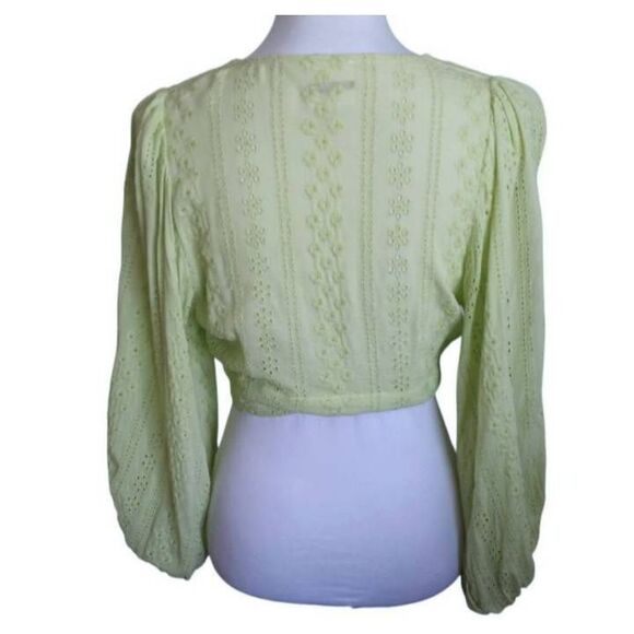 SKYLAR + MADISON LIME EYELET CROP TOP SZ.M EUC. - Picture 3 of 6
